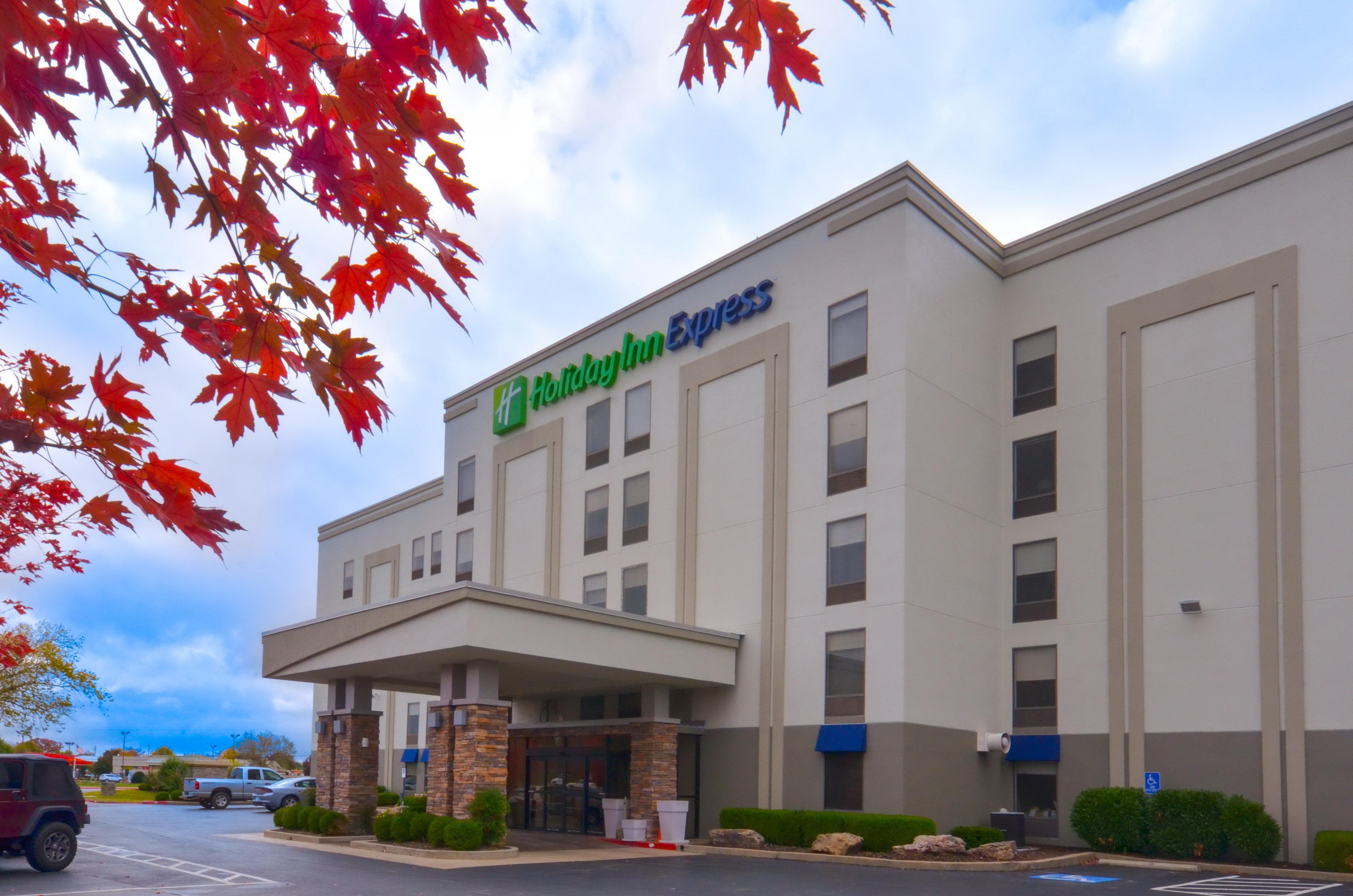 Holiday Inn Express & Suites Fayetteville University Of Arkansas Area By Ihg Dış mekan fotoğraf