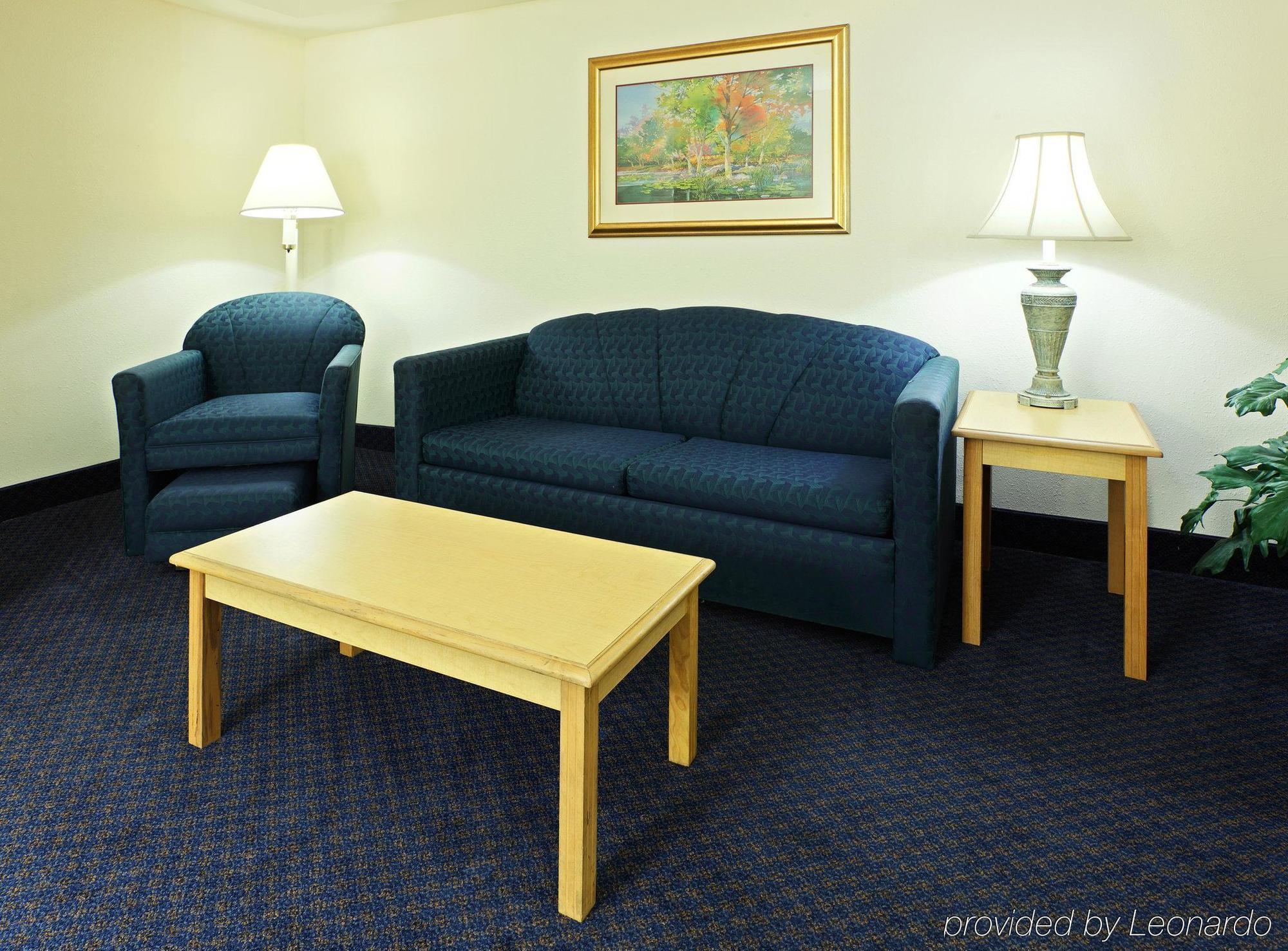 Holiday Inn Express & Suites Fayetteville University Of Arkansas Area By Ihg Oda fotoğraf