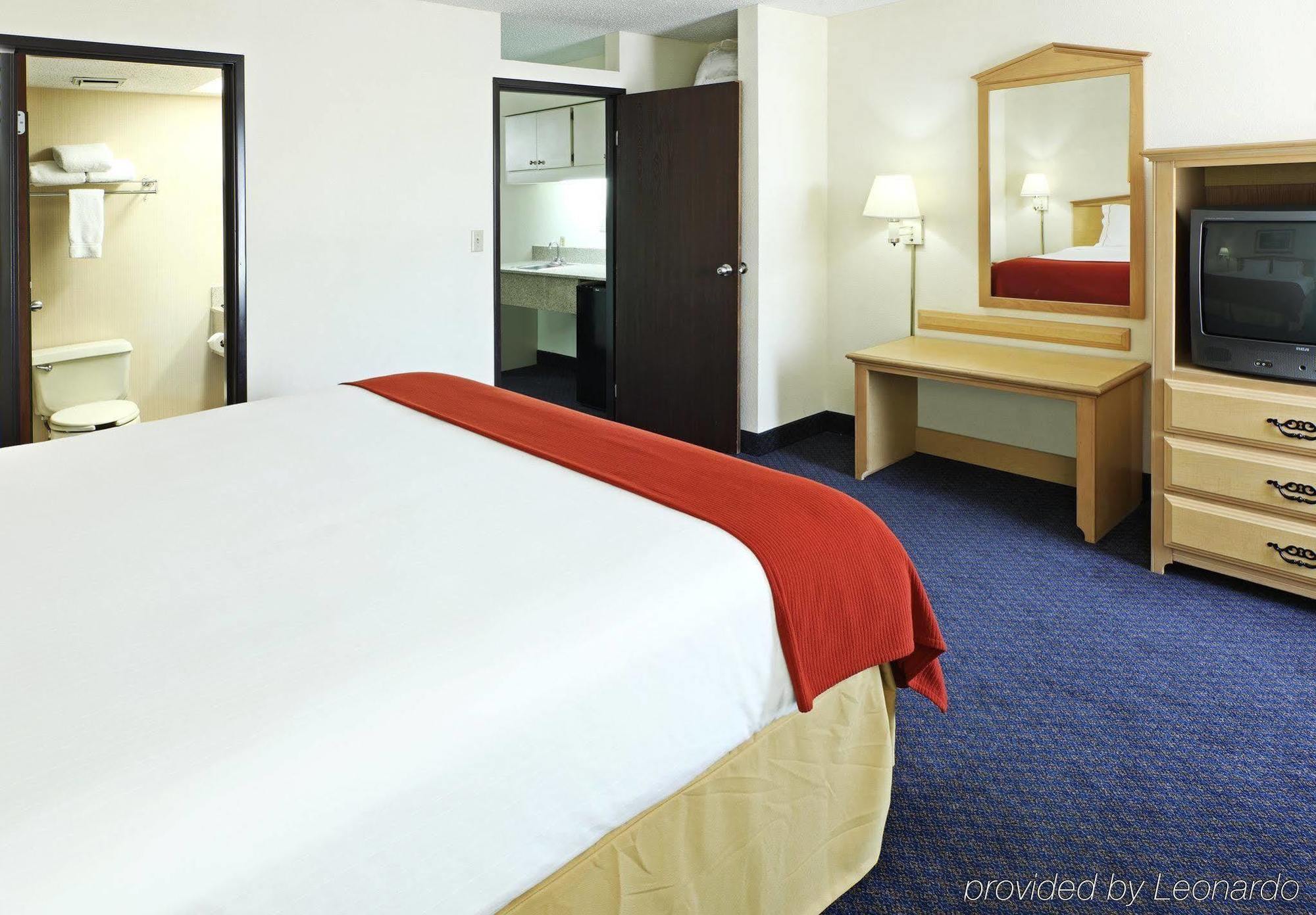 Holiday Inn Express & Suites Fayetteville University Of Arkansas Area By Ihg Oda fotoğraf