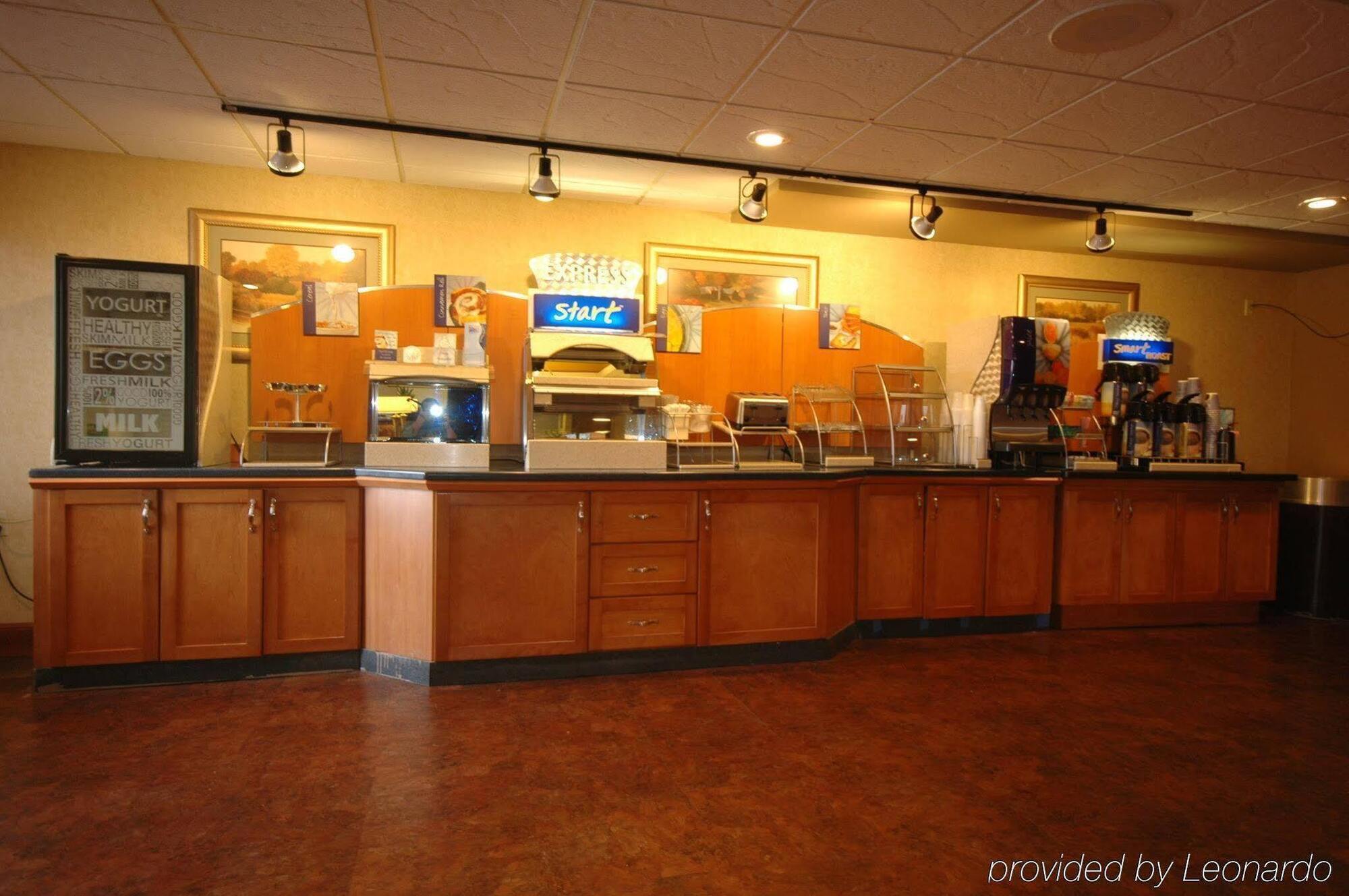 Holiday Inn Express & Suites Fayetteville University Of Arkansas Area By Ihg Dış mekan fotoğraf