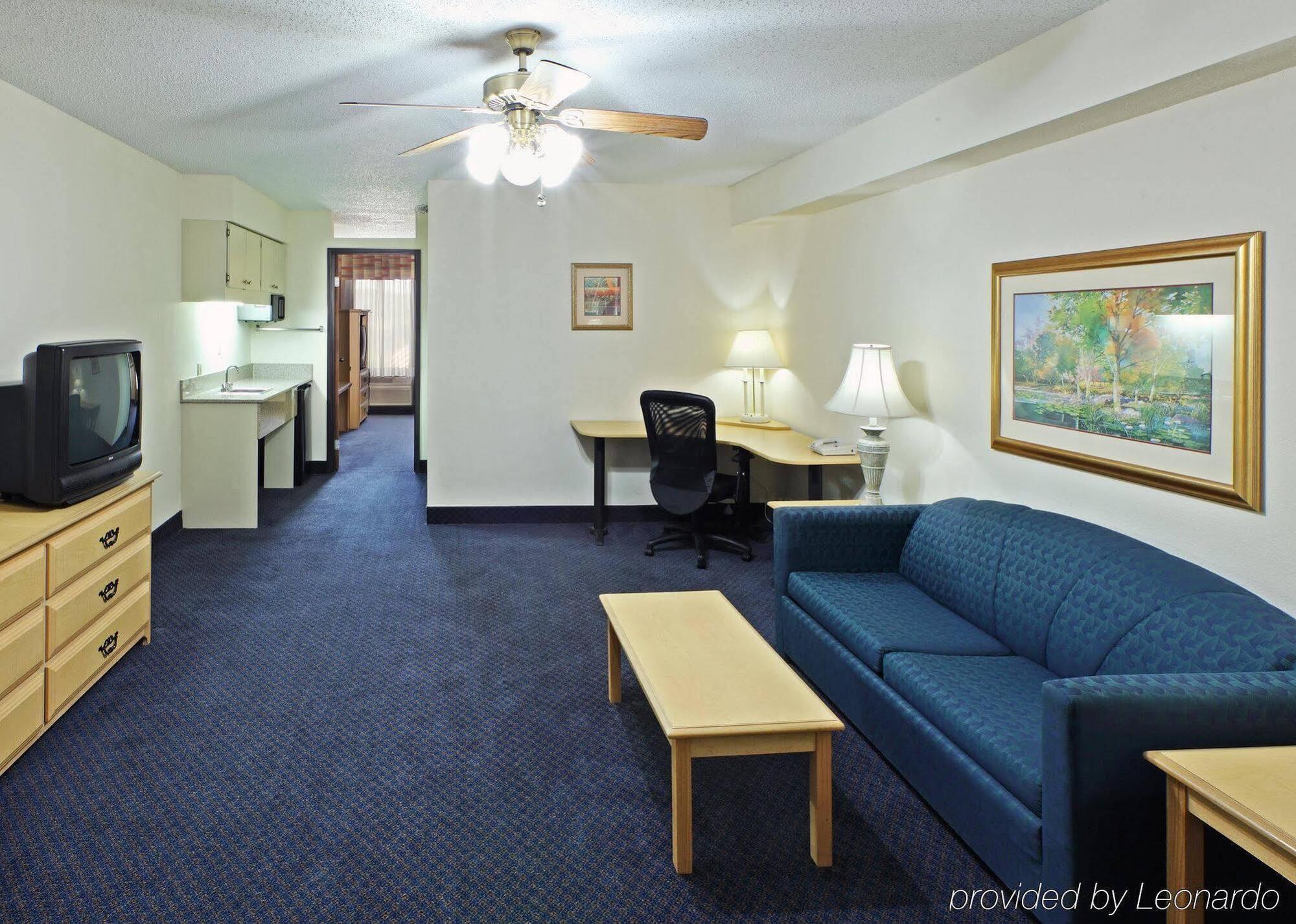 Holiday Inn Express & Suites Fayetteville University Of Arkansas Area By Ihg Dış mekan fotoğraf